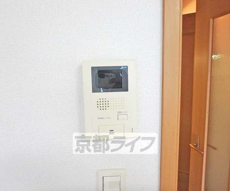 セキュリティ　鍵をかけたまま訪問者と会話ができます