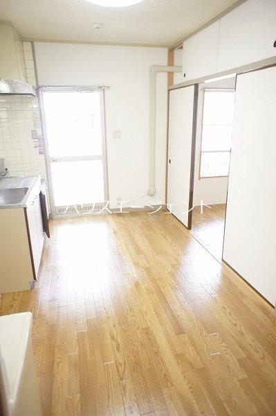 居室・リビング　ダイニングにも窓があって明るいです。