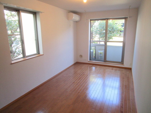 居室・リビング　2面採光のお部屋