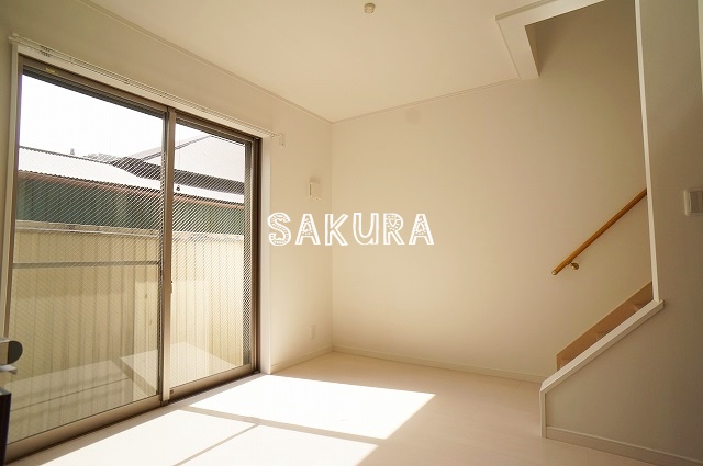 居室・リビング　こちらのリビングで趣味の時間をお楽しみください♪