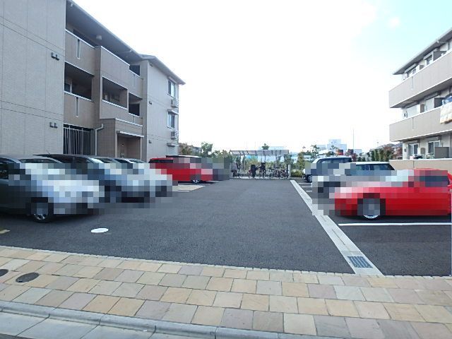駐車場　駐車場