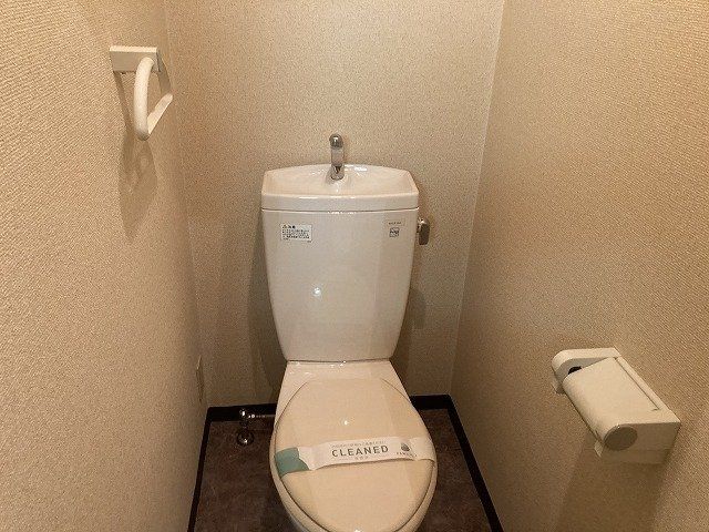 トイレ　★コンセント有、温水洗浄便座取り付け可能★