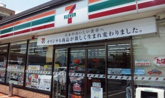 コンビニ　セブンイレブン千代田岩本町2丁目店（コンビニ）まで88m