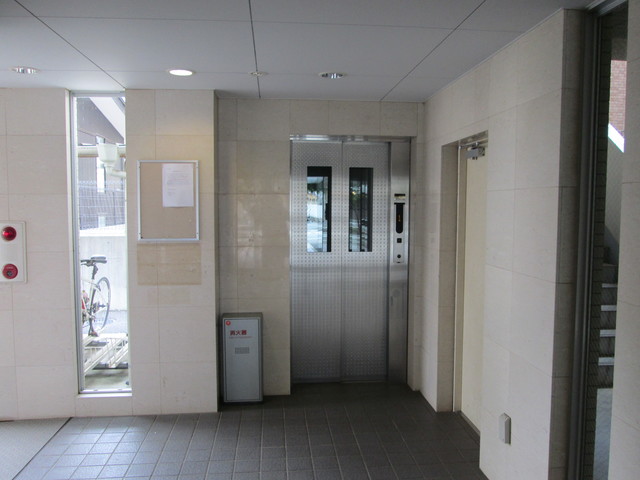 ロビー　エレベ－ター