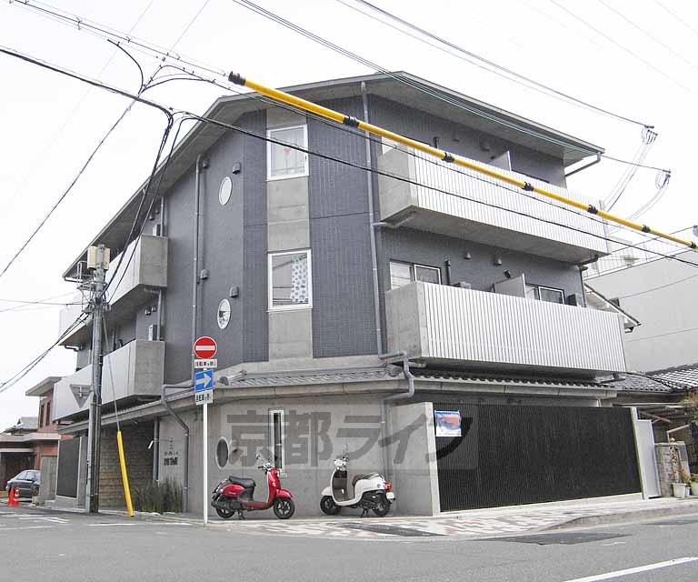 建物外観　シックにまとまった外観ですね。