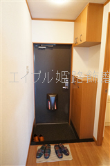 玄関　写真は反転のお部屋です