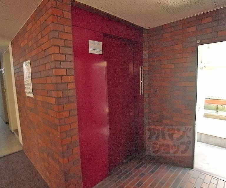 ロビー　エレベーター付き