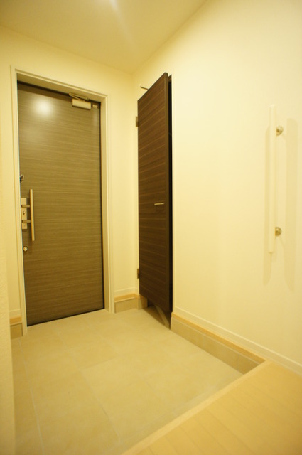 玄関　玄関スペース広めでゆったりとお出掛け準備できます☆