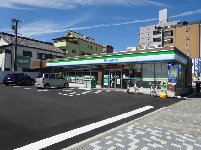 コンビニ　ファミリーマート中川八田店（コンビニ）まで165m