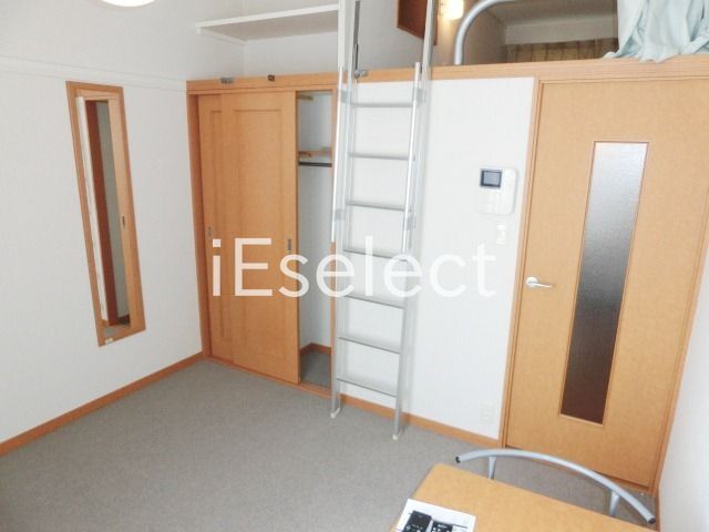 その他部屋・スペース　ロフトが付いているので天井が高く開放感があります。