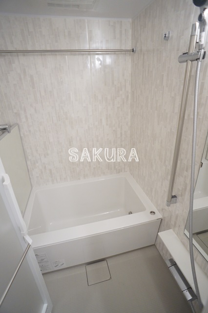 バス・シャワールーム　雨の日でも安心の浴室乾燥機付きです♪