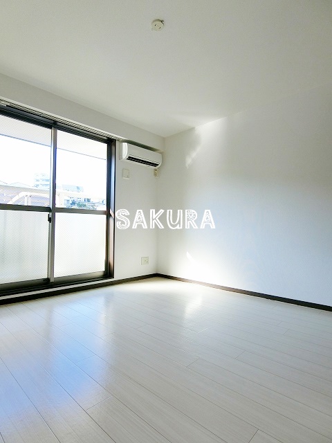 居室・リビング　こちらのリビングで趣味の時間をお楽しみください♪