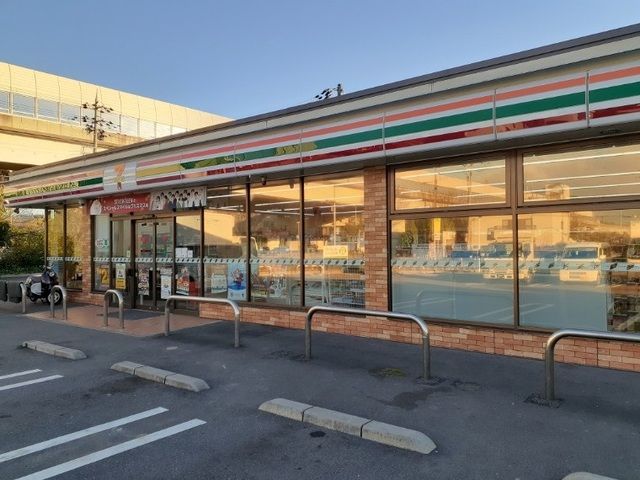 コンビニ　セブンイレブン 久御山市田店（コンビニ）まで950m