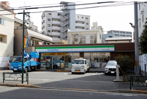 コンビニ　ファミリーマート西小岩二丁目店（コンビニ）まで154m