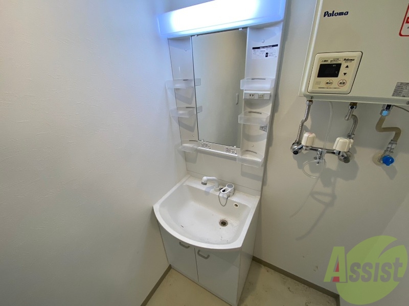 洗面設備　洗面台。身支度にはかかせないですよね～。