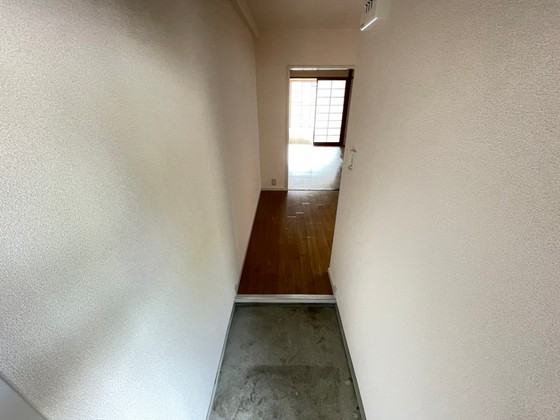 玄関　※別号室の写真です。