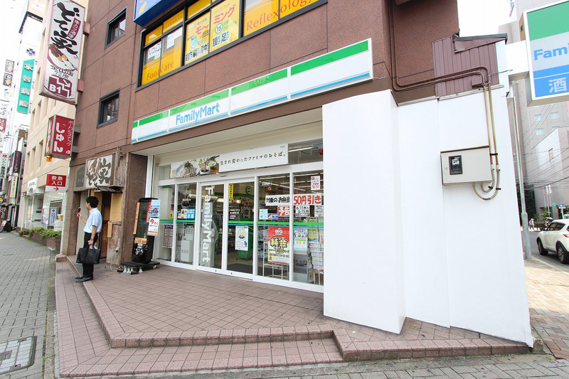 コンビニ　ファミリーマート 金山一丁目店（コンビニ）まで160m