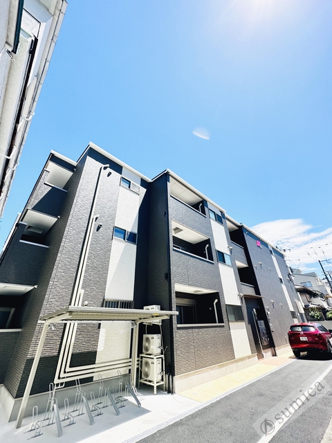 建物外観　引き締まったシックな佇まい♪