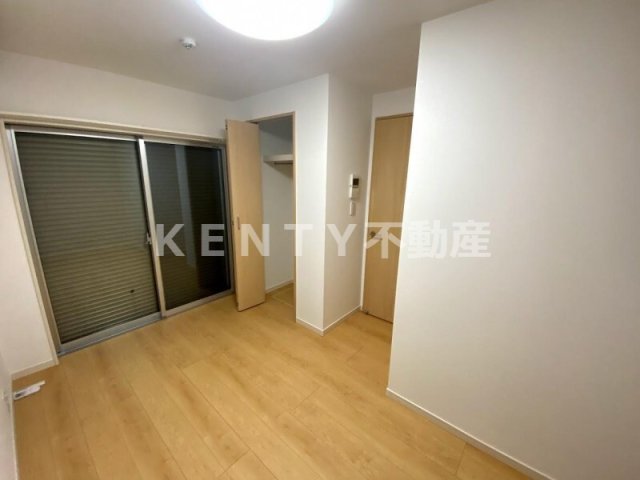 その他部屋・スペース　落ち着いた色調の寝室です