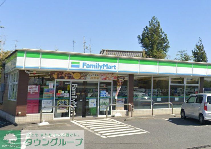 コンビニ　ファミリーマート岩槻本宿店（コンビニ）まで900m