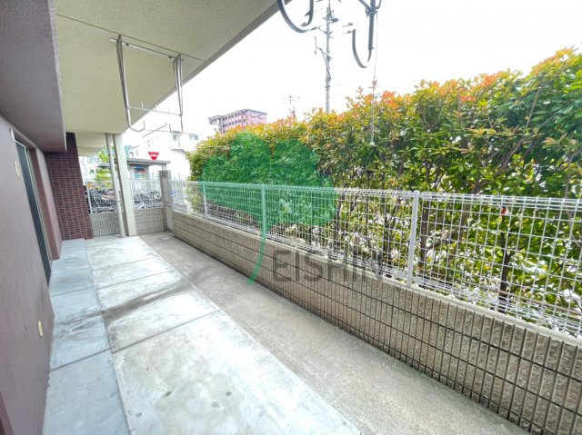 バルコニー　1階テラスの写真です