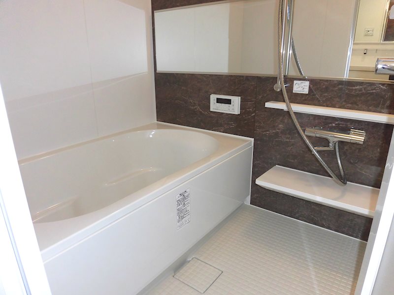 バス・シャワールーム　ゆったりとしたユニットバスで一日の疲れも癒されます