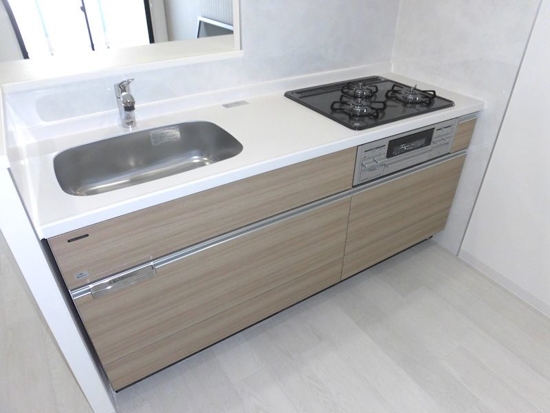 キッチン　システムキッチンガス３口グリル付き！ガラストップコンロなので