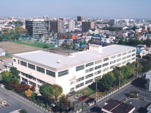 中学校　札幌市立幌東中学校（中学校）まで680m