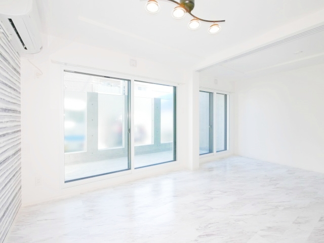 居室・リビング　明るい雰囲気で、気持ちの良いリビングです♪