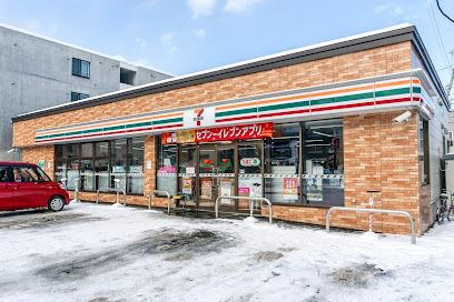 コンビニ　セブンイレブン札幌平岸4条店（コンビニ）まで145m