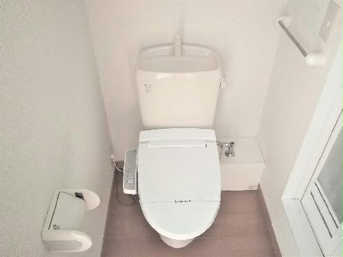 トイレ　嬉しい温水洗浄便座付きです♪