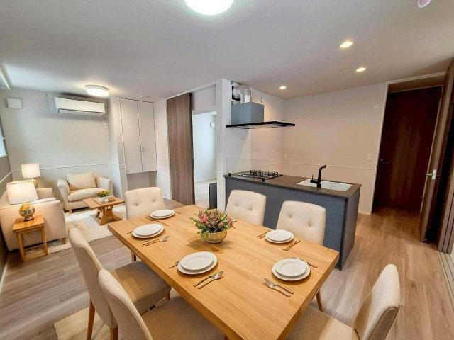 居室・リビング　家具配置のイメージパースです※実際は家具は付きません