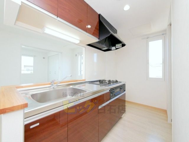 キッチン　人気の対面式システムキッチンです♪