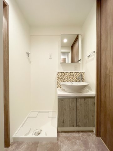 洗面設備　コンパクトで使いやすい洗面所