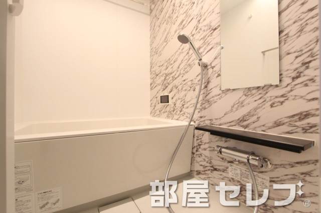 バス・シャワールーム　１００３号室の写真です。