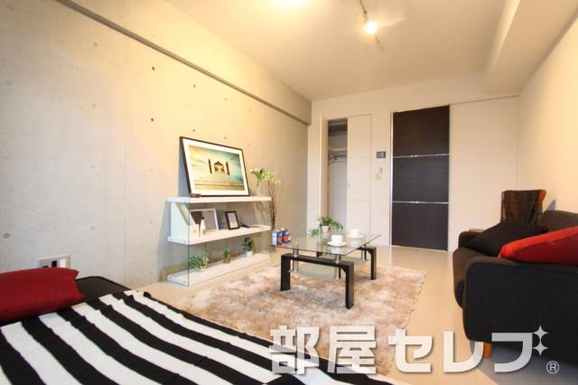 居室・リビング　１００３号室の写真です。