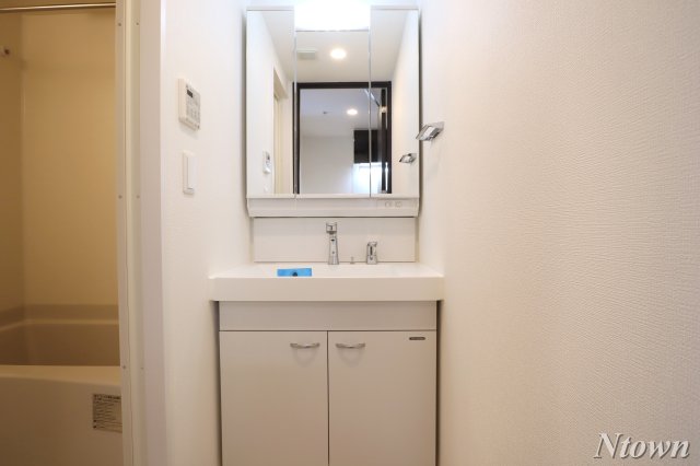 洗面設備　独立洗面台、朝の身支度には欠かせません