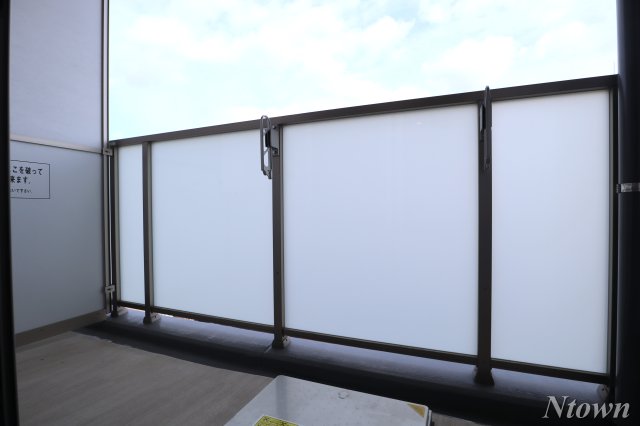 バルコニー　暖かな日差しのふりそそぐバルコニー