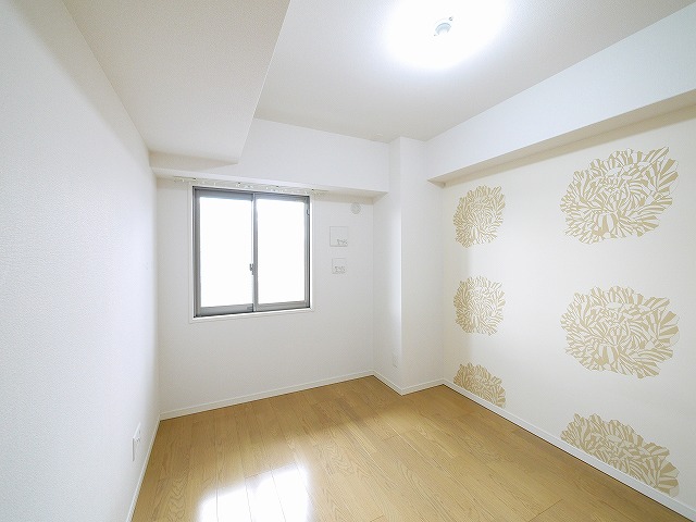 その他部屋・スペース　広くて明るい寝室です