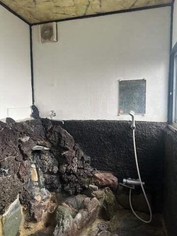 バス・シャワールーム　岩風呂