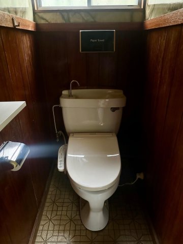 トイレ　ウォシュレット付き