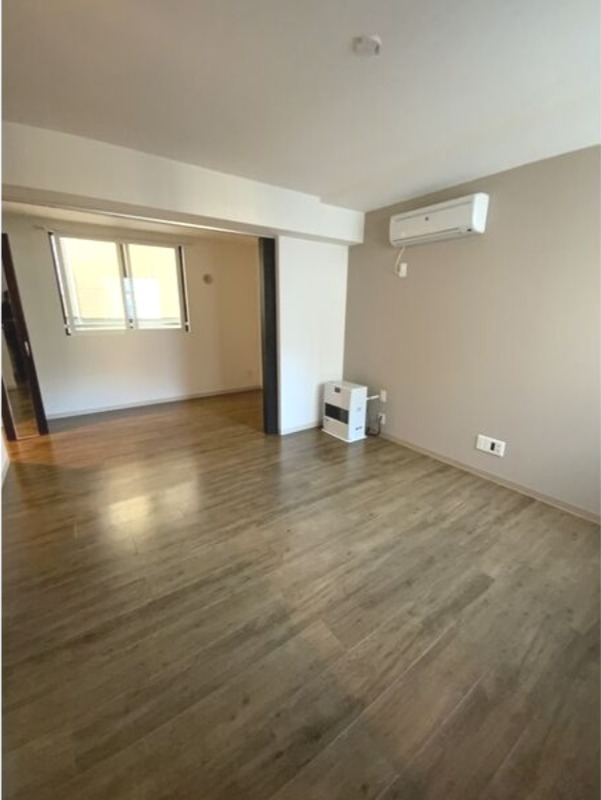 居室・リビング　退去予定につき同タイプ別号室の画像です。