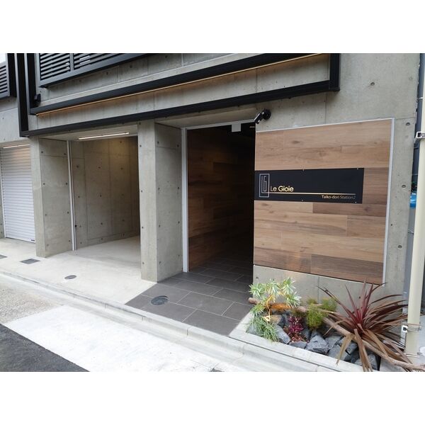 その他　専用ゴミ置場 扉付