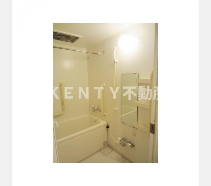 バス・シャワールーム　コンパクトで使いやすいお風呂です