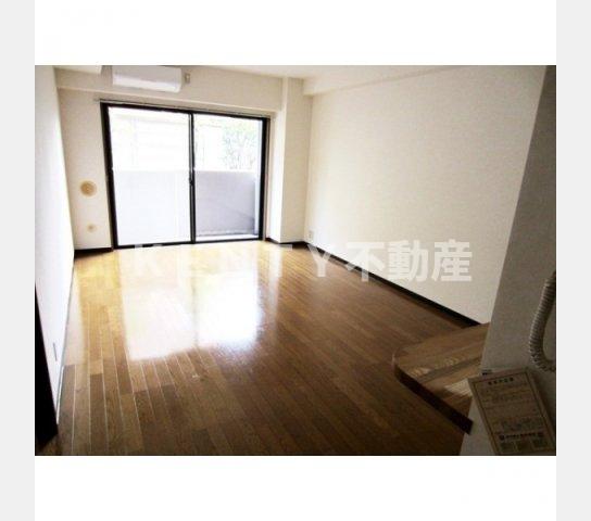 居室・リビング　こちらの居間で趣味の時間をお楽しみください