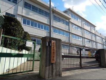 小学校　川崎市立久地小学校（小学校）まで530m