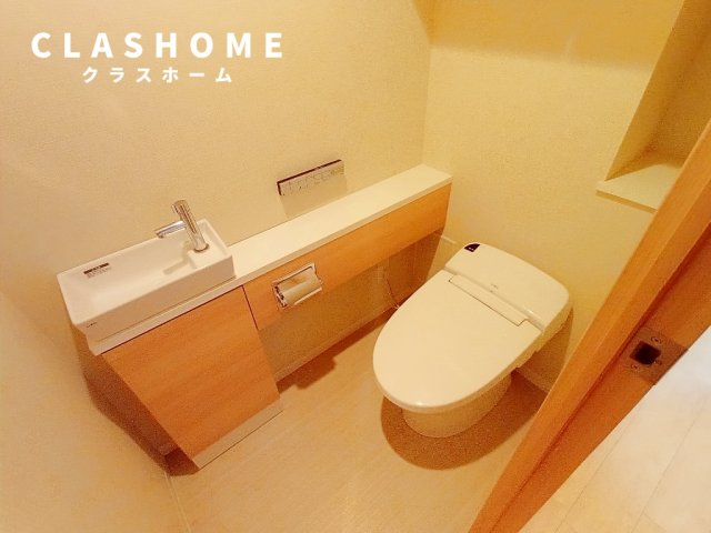 トイレ　同物件の別部屋になります。