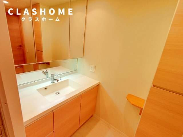 洗面設備　同物件の別部屋になります。