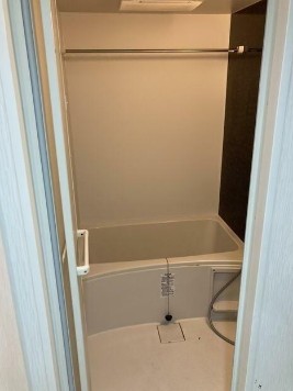 バス・シャワールーム　追い焚き機能、浴室乾燥機付きバス。