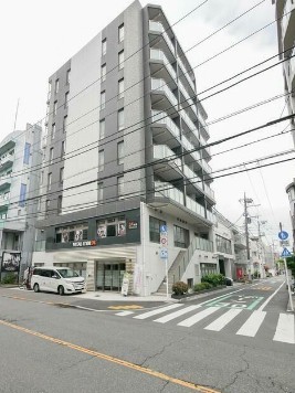 建物外観　鉄筋コンクリート造のがっちりとした建物。